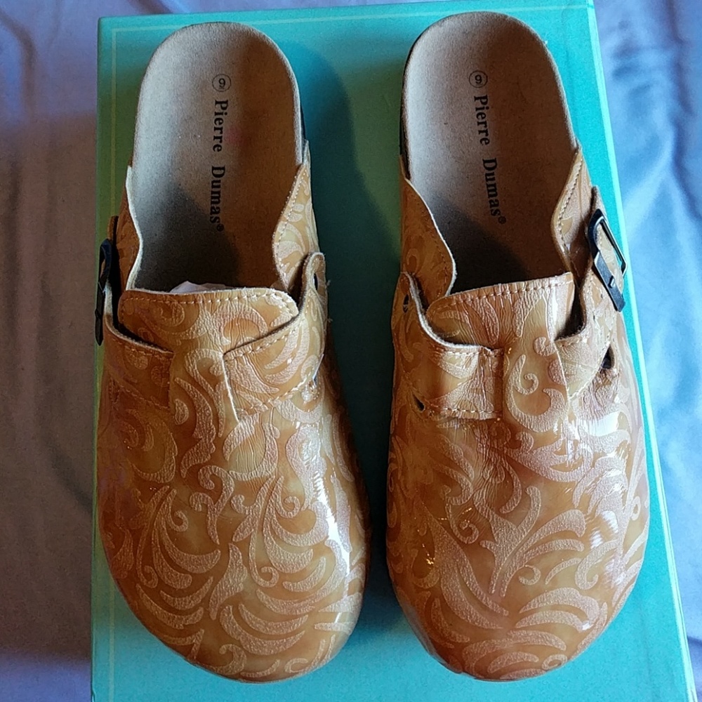 Light brown open sole flats